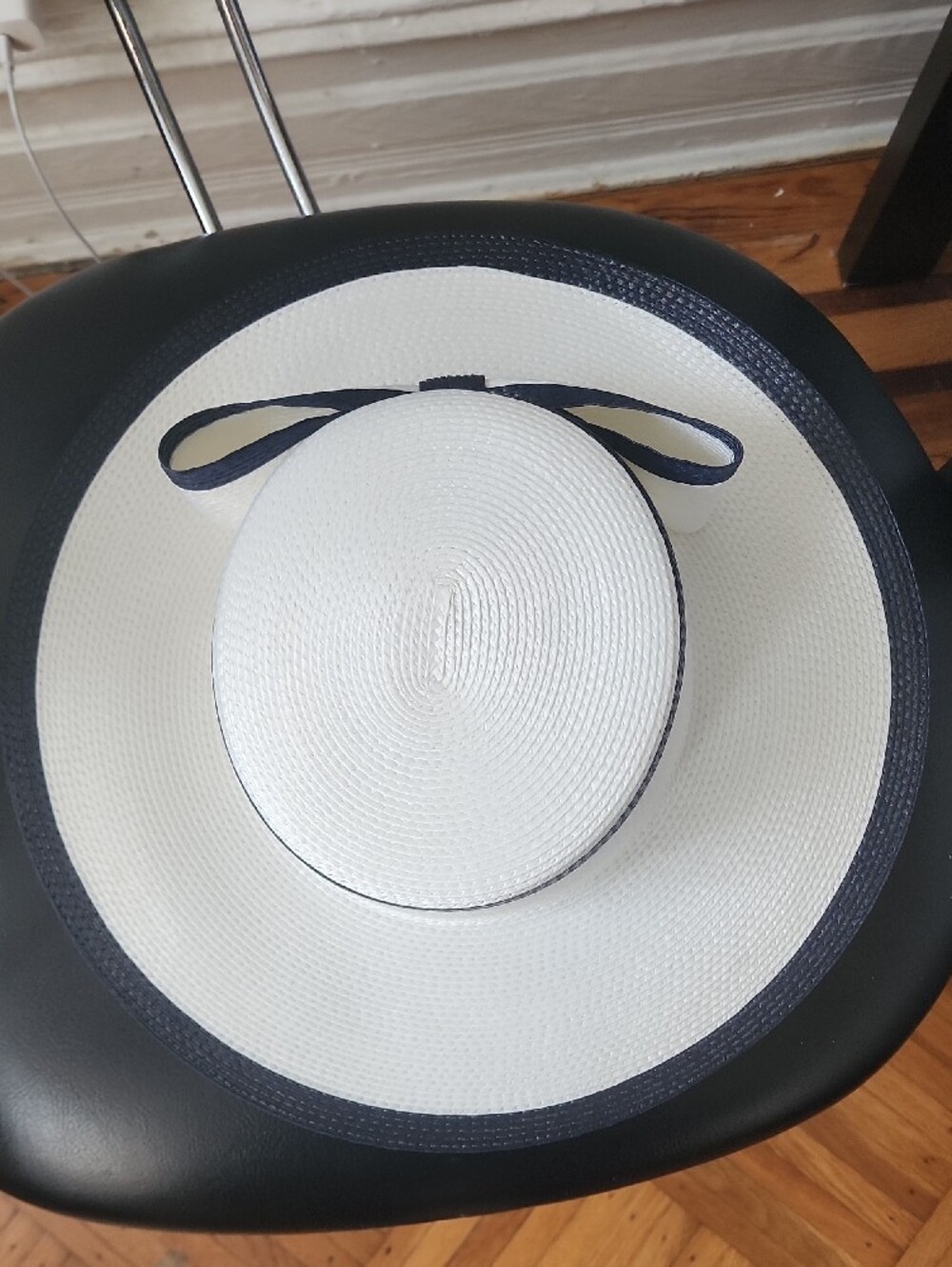 Classic White Straw Sun Hat with Black Trim and Bow. New Without Tag - Picture 11 of 14